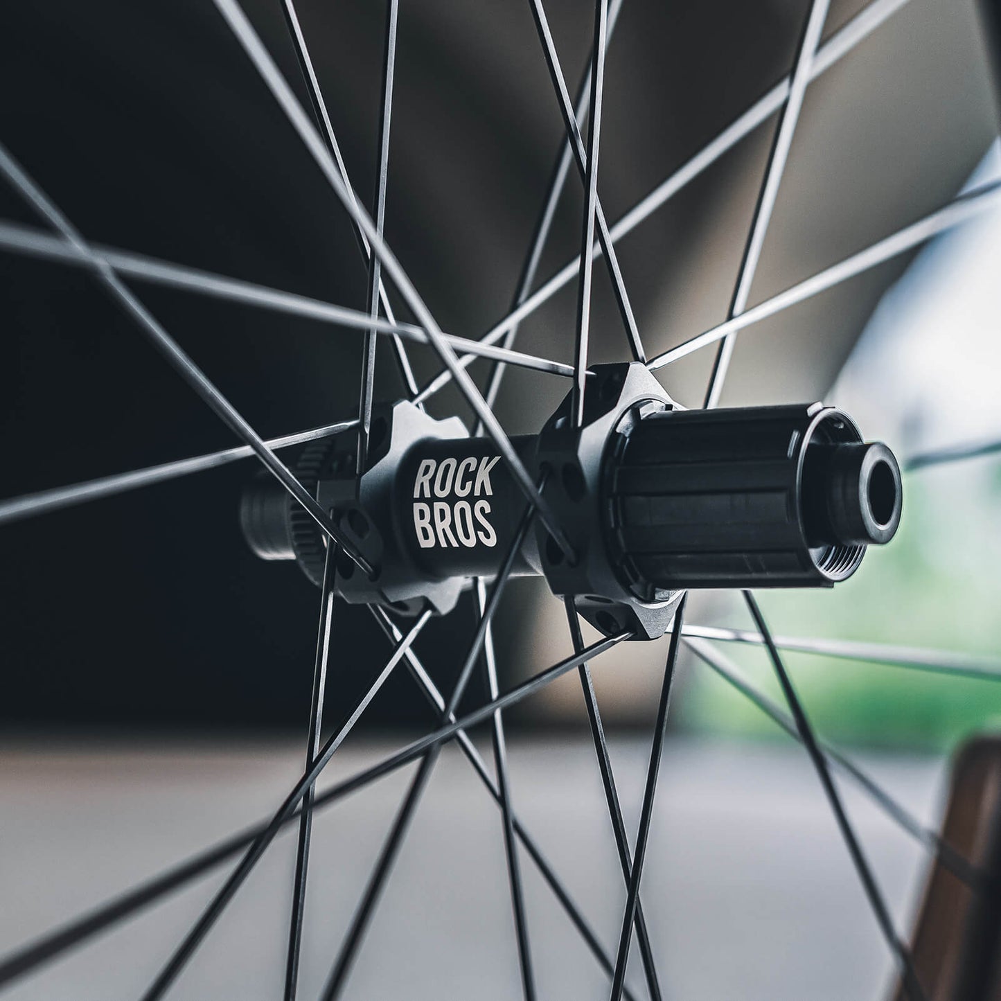 Zestaw kół 700C Carbon z osią przelotową 50 mm i hamulcem obręczowym do roweru szosowego ROCKBROS