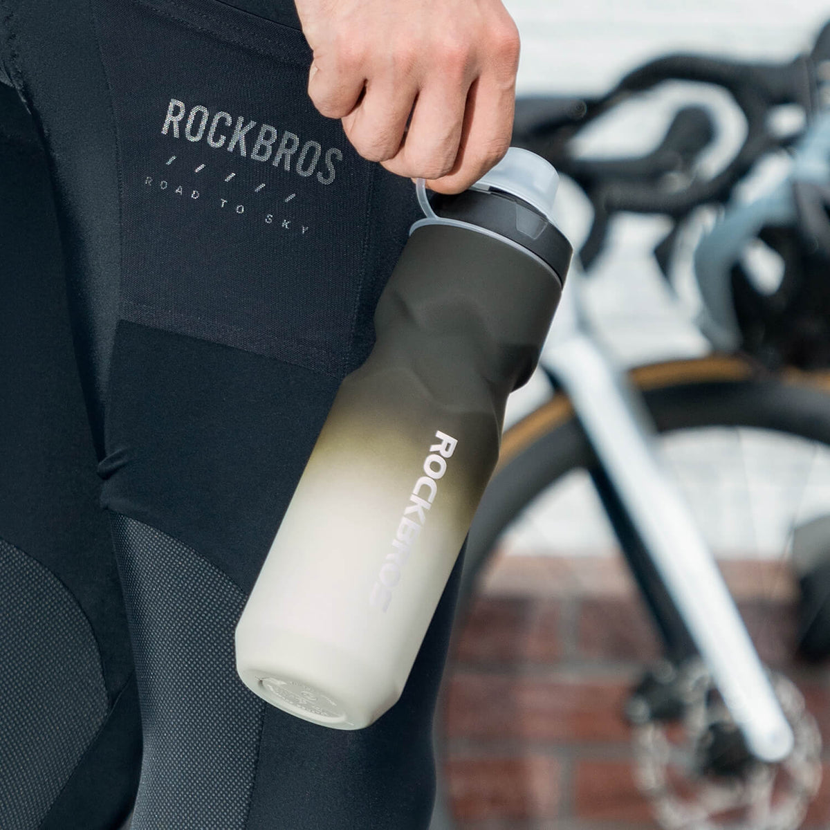 ROCKBROS Bidon rowerowy z wyciekoszczelnym zamknięciem Pull-Top 600/750ml