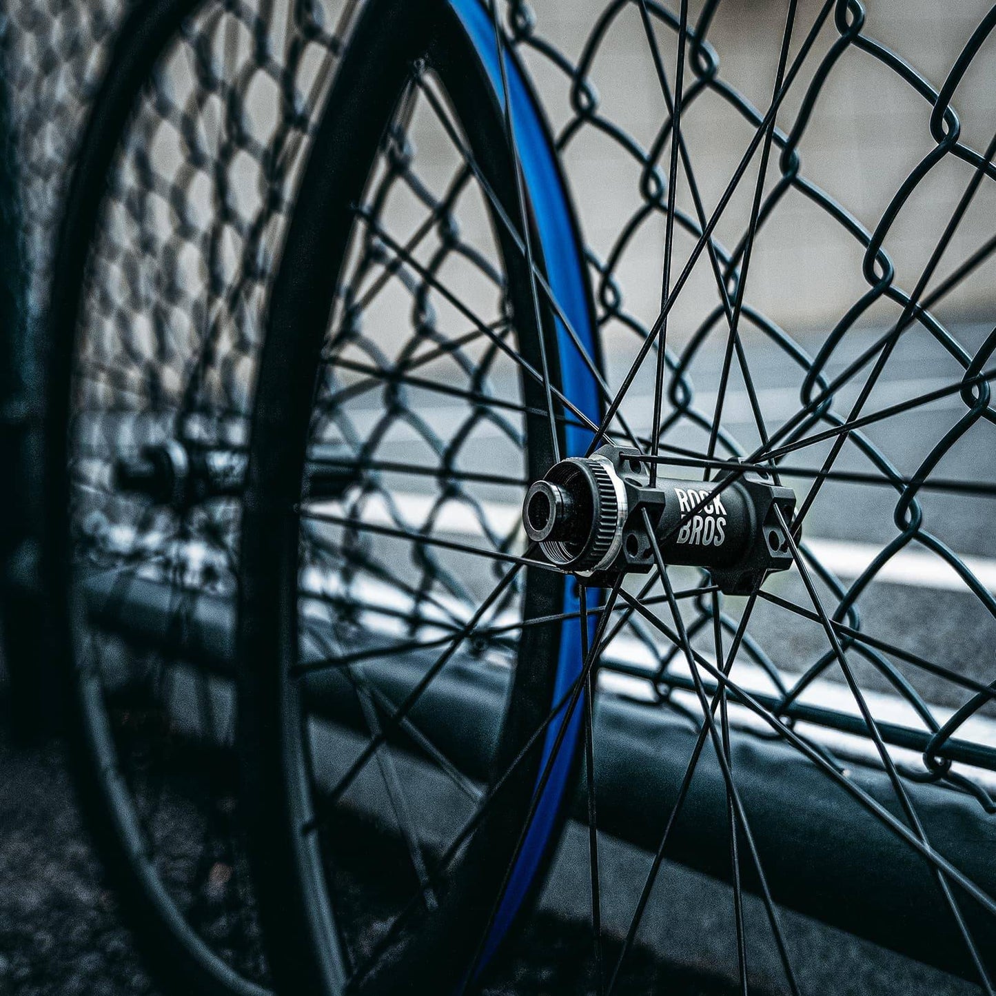 Zestaw kół 700C Carbon z osią przelotową 38 mm do hamulców tarczowych do roweru szosowego ROCKBROS