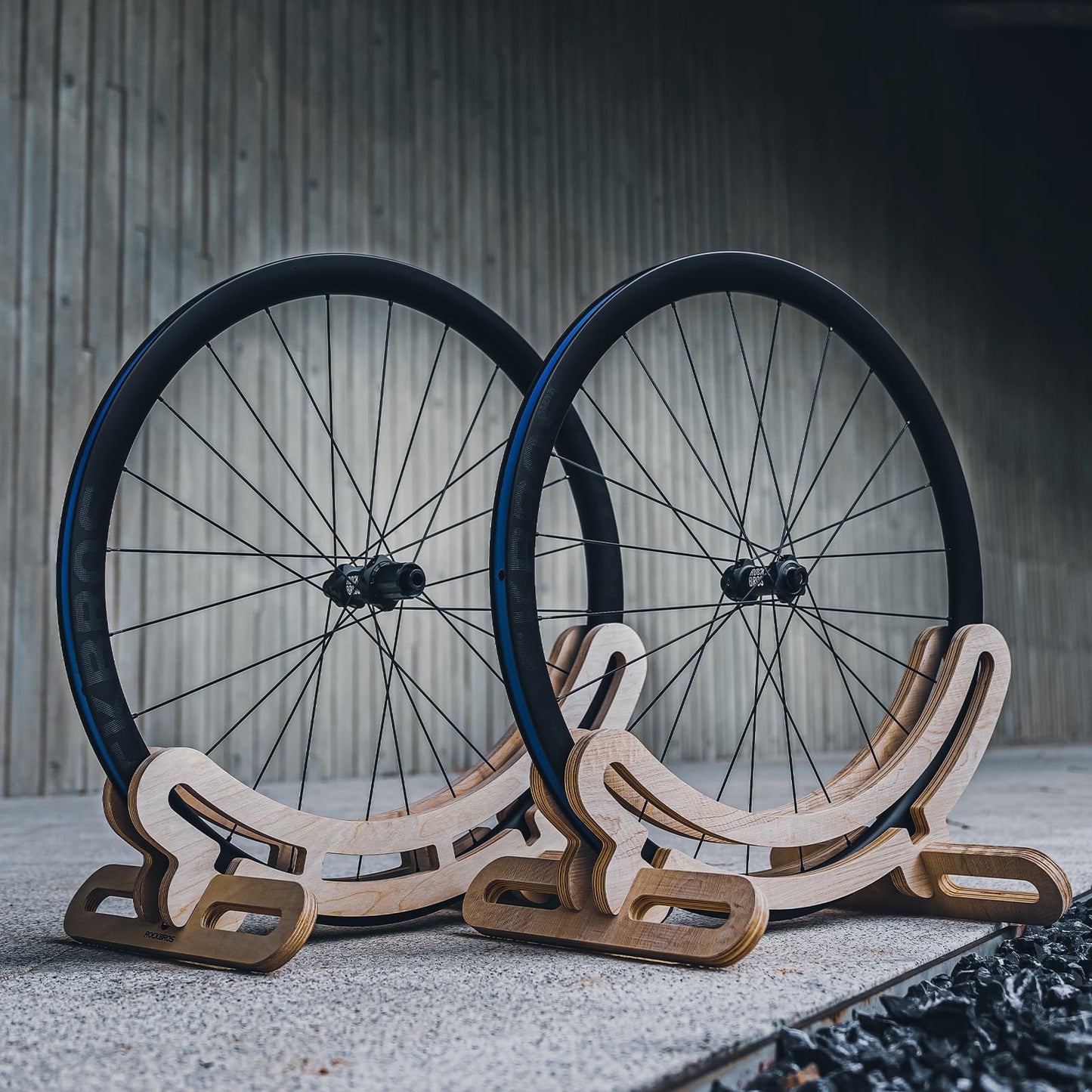 Zestaw kół 700C Carbon z osią przelotową 38 mm do hamulców tarczowych do roweru szosowego ROCKBROS