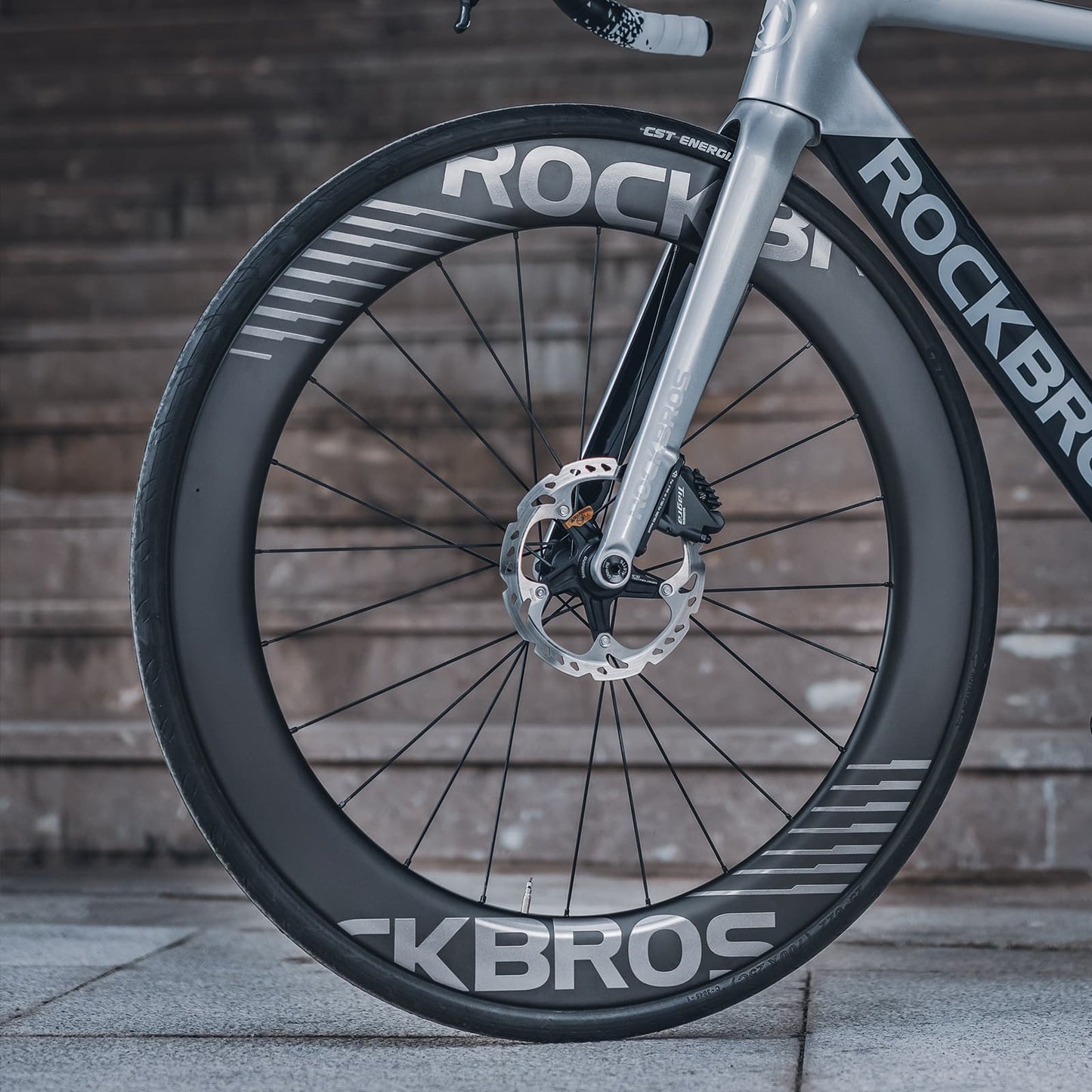 Zestaw kół 700C Carbon z osią przelotową 65 mm do hamulców tarczowych do roweru szosowego ROCKBROS