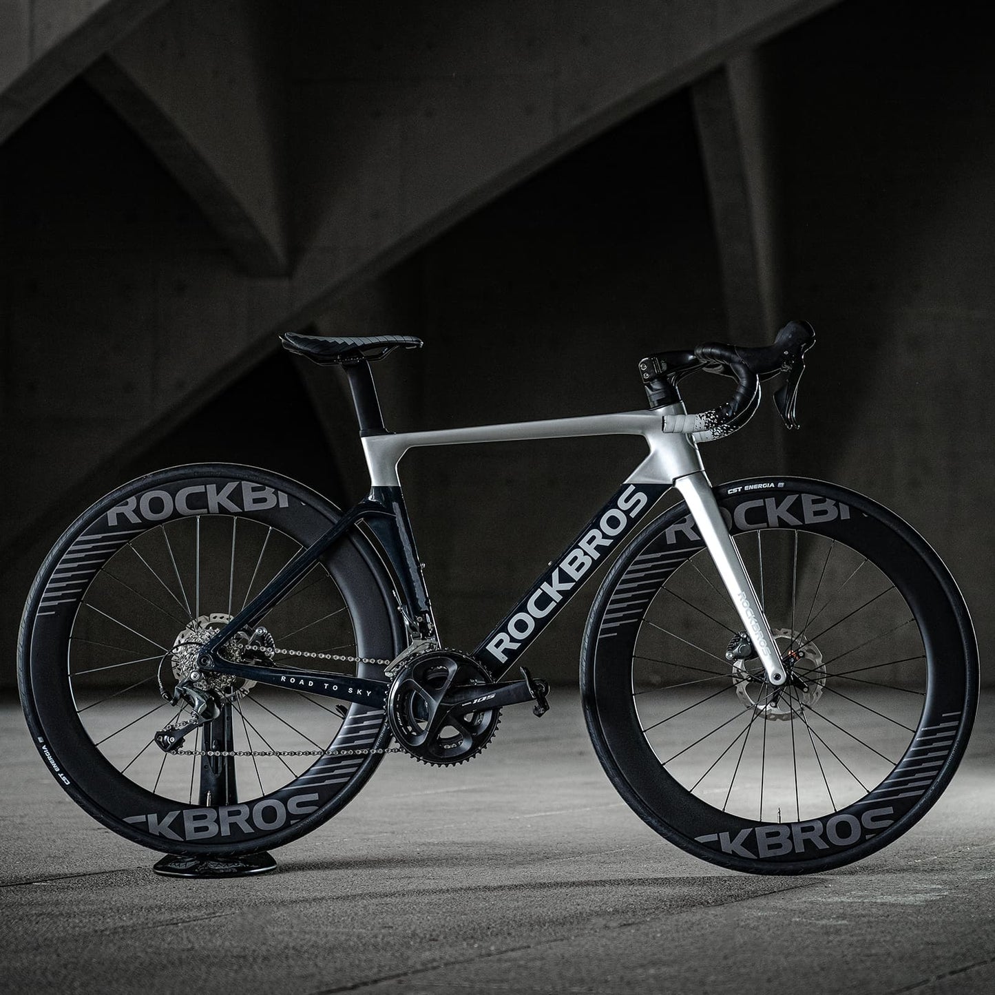 Zestaw kół 700C Carbon z osią przelotową 65 mm do hamulców tarczowych do roweru szosowego ROCKBROS